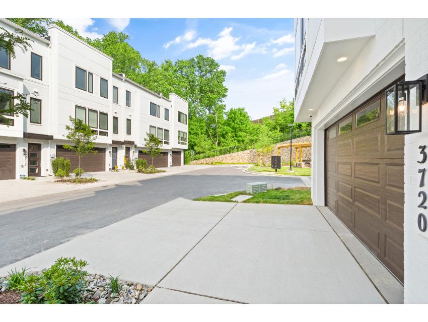 Crescent - 24ft-wide Townhome with Rooftop Terrace 